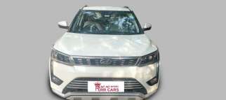 Mahindra XUV300 W8